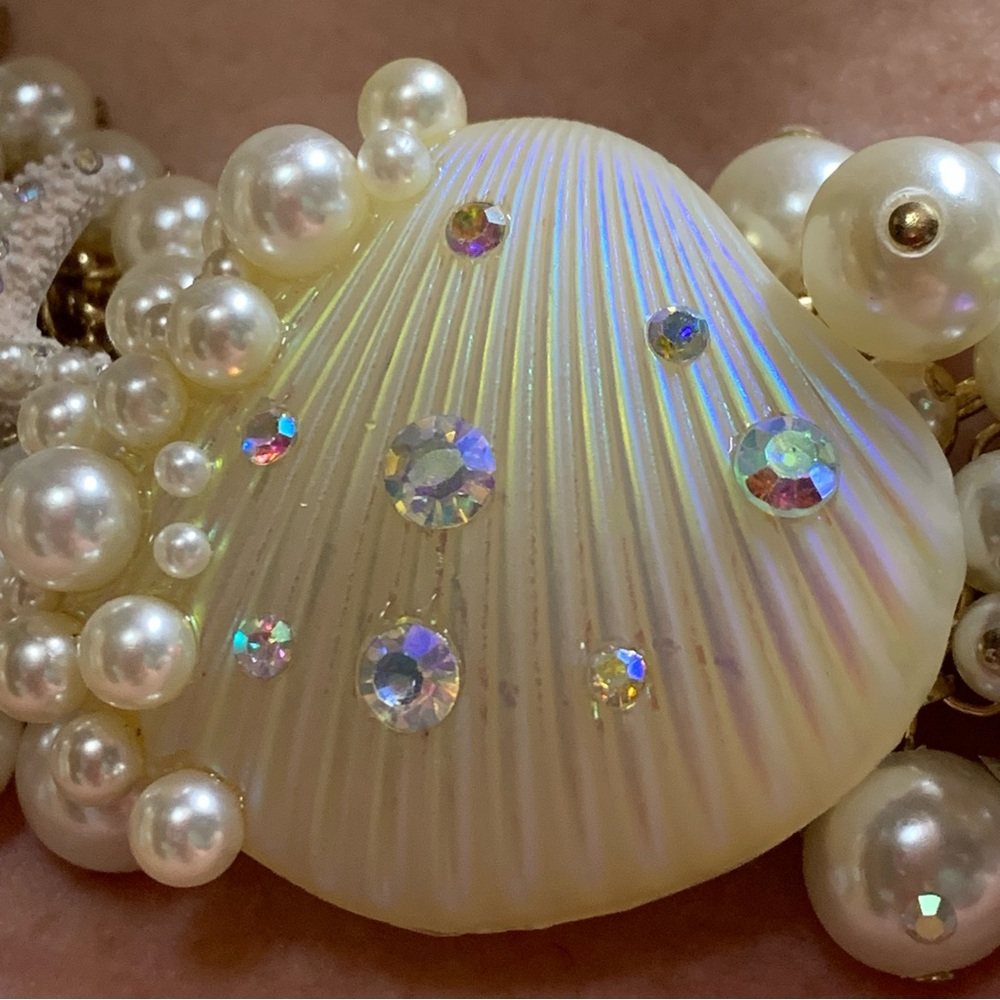 BETSEY JOHNSON Pearl Shell STATEMENT NECKLACE! AB Crystals Turtle Mermaid Gold - Picture 10 of 11